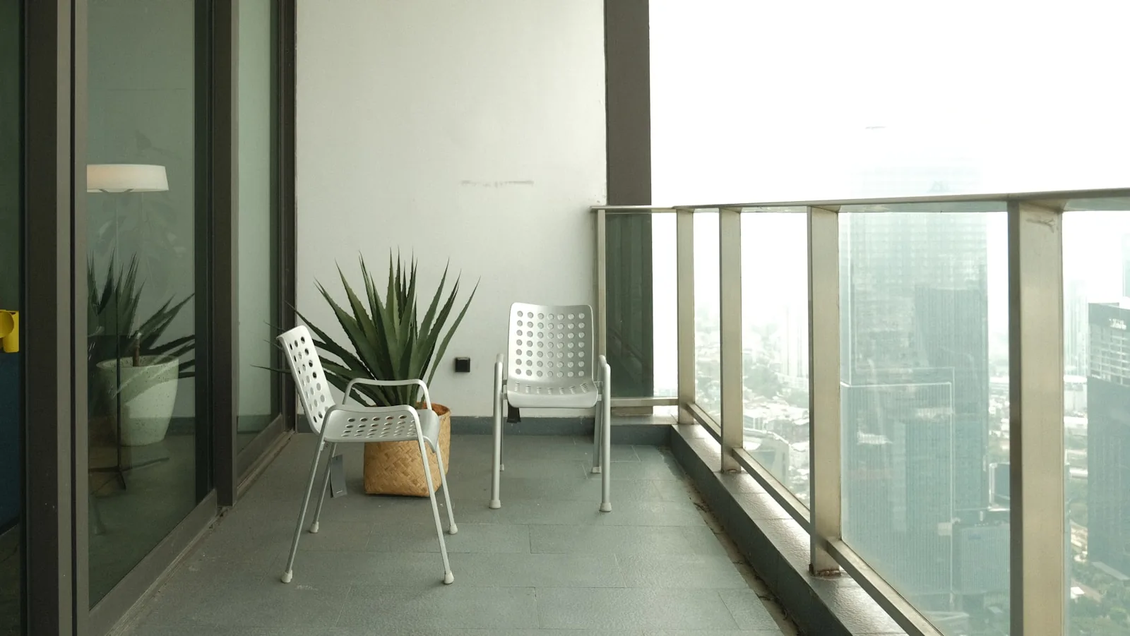 Balcón con vista urbana como referencia para comparar barrios de Cali
